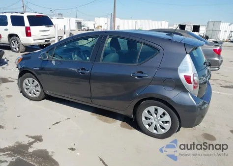 2013 Toyota Prius C Three from USA, damaged, VIN JTDKDTB38D1548253